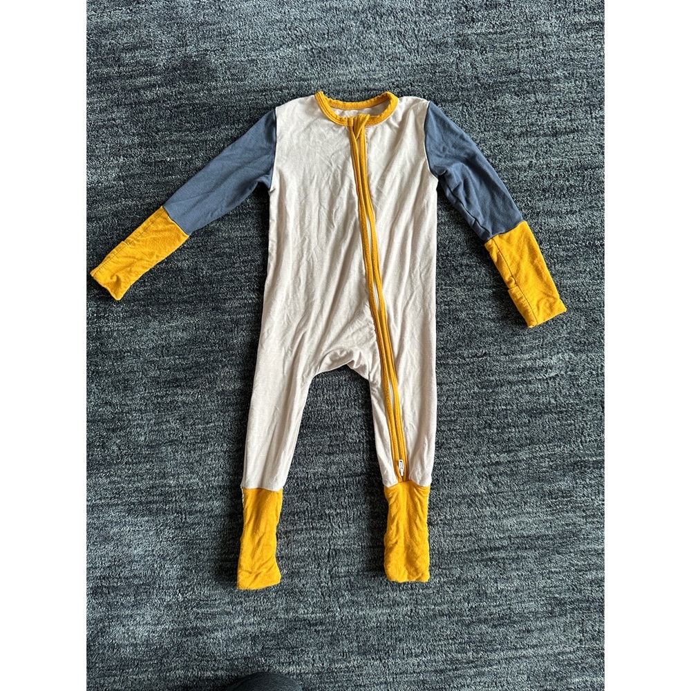 NWOT Buckle Me Baby Coats brand Bamboo Zip Up Pajamas